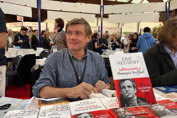 Eric Neuhoff en dédicace dès ce vendredi 8 novembre sous la halle Georges Brassens à la Foire du livre de Brive.