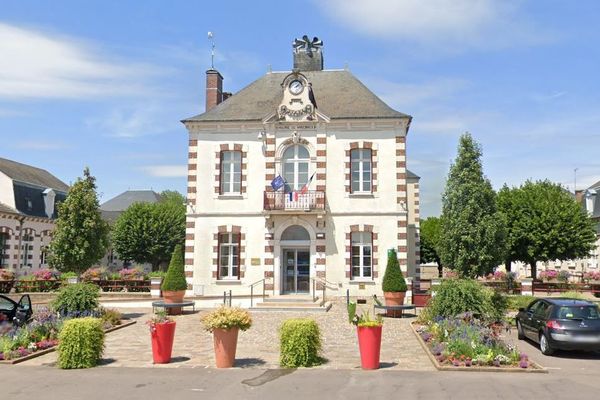 La mairie de Migennes.