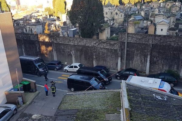 Les pompiers et les équipes du RAID sont intervenus toute la matinée.