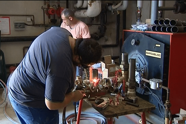 Pour sauver leur entreprises, 3 anciens salariés de RDB Energies à Montmarault ont choisi de la racheter. Aujourd'hui, leurs carnets de commandes sont pleins.