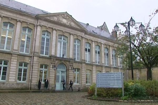 L'entrée du tribunal de Saint-Omer.