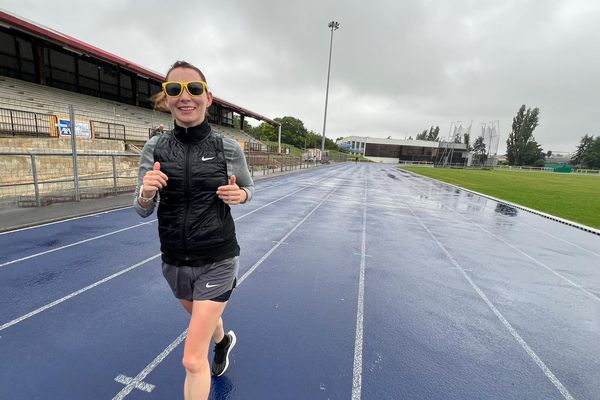 Pour fêter ses dix ans de course à pied, Aleksandra Kacprzak s'est lancée le défi de courir 1000 kilomètres sur piste en 12 jours.