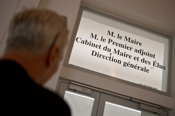 Mairie de Saint-Etienne : le directeur de cabinet du maire a été limogé, l'adjoint à l'éducation a démissionné. Ce lundi 26 septembre Gaël Perdriau doit présider le conseil municipal de rentrée