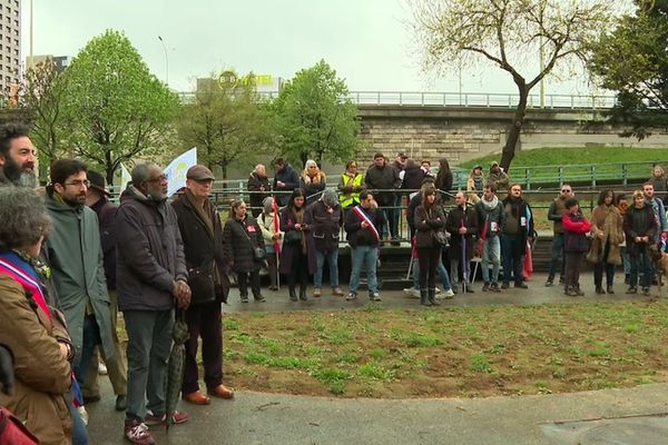 Les résidents rassemblés au square Forceval