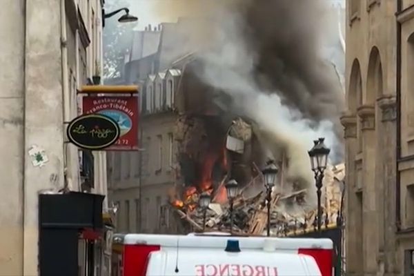 VIDEO. Explosion dans le 5e arrondissement de Paris : "il y a eu une déflagration énorme et après, toutes les vitres ont été brisées"