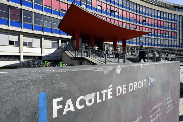 L'université de Strasbourg offre la possibilité d'étudier le droit local depuis 2023.