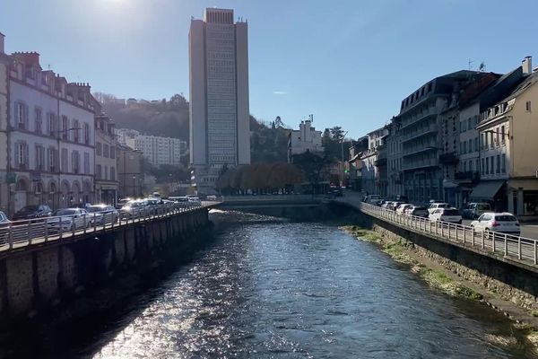 En Corrèze, un tiers des communes sont exposées au risque d'inondation. Si la ville de Tulle est concernée, elle s'avère mieux protégée depuis la renaturation de la rivière.