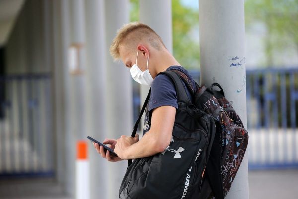 A Clermont-Ferrand, la municipalité a organisé une visioconférence à destination des étudiants pour les sensibiliser à la situation sanitaire. 