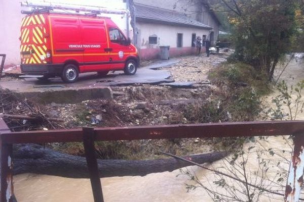 Inondations sur la zone industrielle de Leveau à Vienne