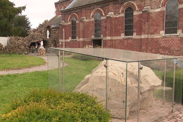 Depuis 1980, le polissoir est classé monument historique et oblige la commune à faire approuver les projets de travaux dans un rayon de 500 mètres autour de la pierre