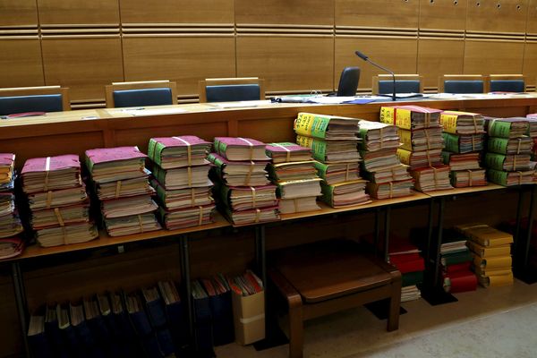 Le dossier comporte 77.000 pages de procédure.