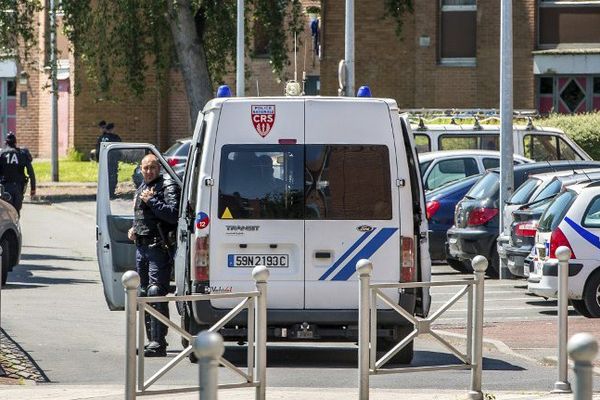 De nombreux CRS ont été déployés dans le quartier de la Bourgogne à Tourcoing