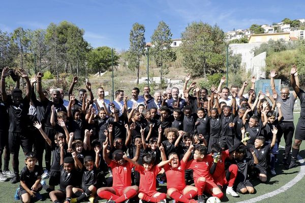  L'OM fondation investit dans le FC la Castellane en présence de Renaud Muselier et de Jacques-Henri Eyraud Président de l'Olympique de Marseille