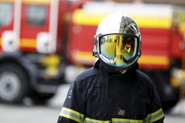 Un préfabriqué de l'entreprise Milhocs Gascogne sur la commune de Lelin-Lapujolle dans le Gers a pris feu dans la nuit de ce lundi 10 décembre 2023.