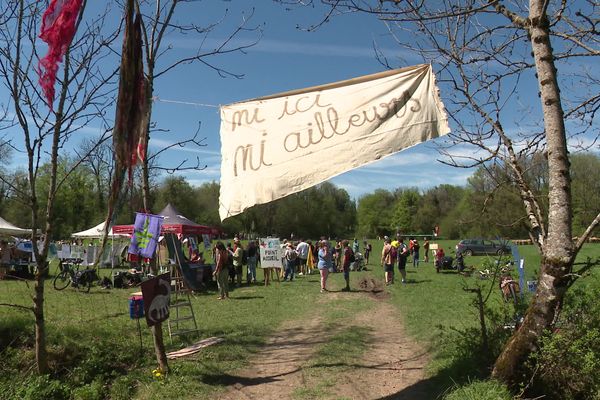 Les soulèvements de la terre ont organisé un rassemblement ce 14 avril contre la création d'une zone industrielle.