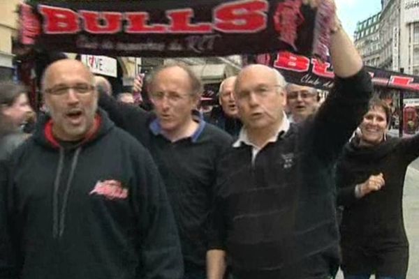 Les supporters du RCT dans les rues de Twickenham