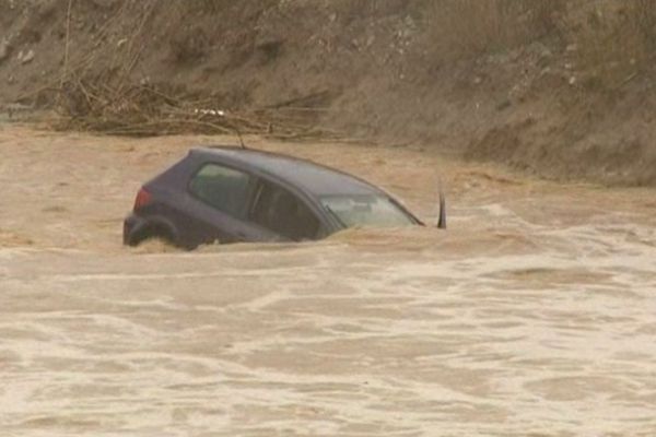 Pollestres (Pyrénées-Orientales) - une automobiliste décède emportée par les eaux - 6 mars 2013.