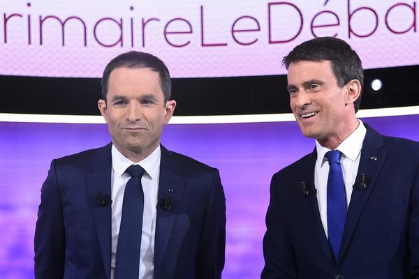 Benoît Hamon et Manuel Valls lors du débat du 26 janvier 2017.