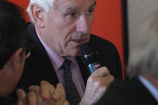 Le maire de Contes, Francis Tujague (PCF), n'a pas fermé sa mairie à l'occasion de la grève contre la réforme des retraites, il a simplement "laissé ses agents municipaux exercer leur droit de retrait".