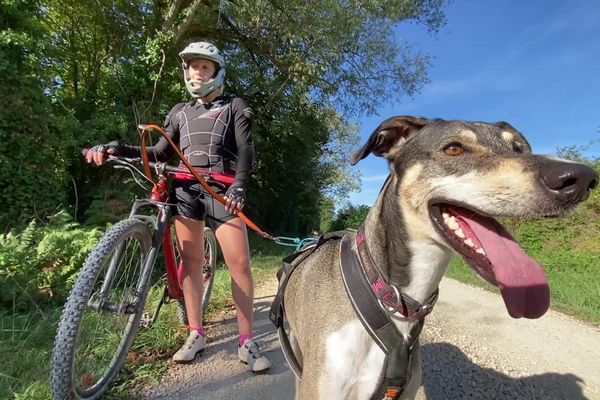 Faustine et Dialga se préparent pour les Championnats du Monde de Cani VTT