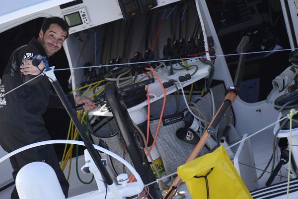 Louis Burton lors du départ du Vendée Globe le 6 novembre 2016