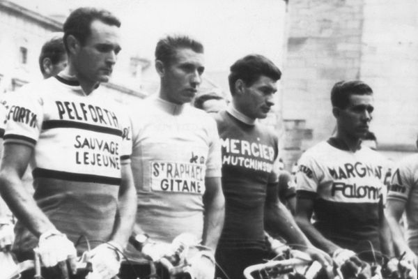 Anglade, Anquetil, Poulidor y Bahamontes lors du Tour de France 1964. 