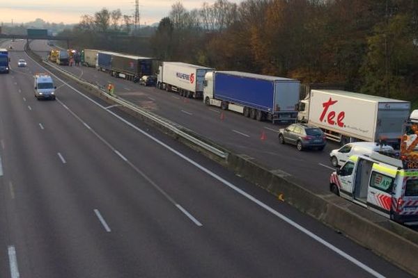 L'accident s'est produit sur l'A6 entre les échangeurs de Chalon nord et Chalon sud.