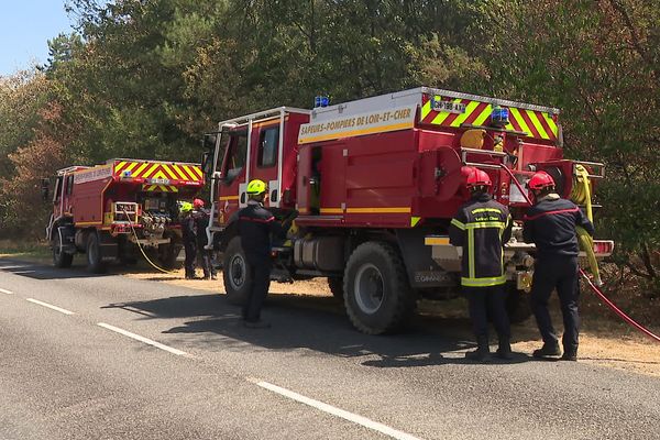 Le feu à Campénéac est fixé mais reste sous la surveillance de 180 pompiers.