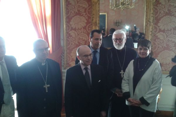 Cazeneuve avec les membres de "Avignon Espérance"