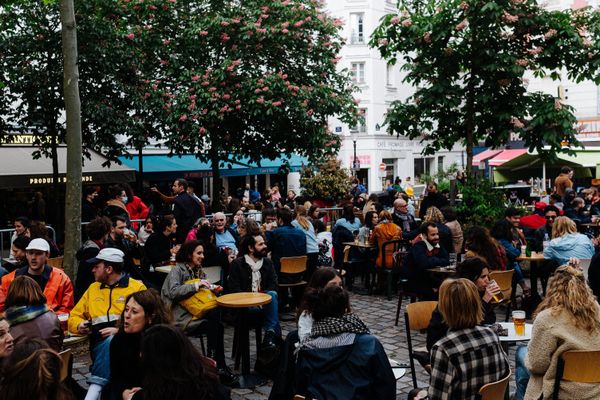 Certaines terrasses étaient bondées malgré les jauges, comme ici à Paris. Photo d'illustration