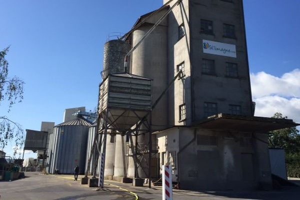 Le silo où l'incident a lieu fait partie d'un site classé Seveso. Bellenaves, Allier. 24 septembre 2015.