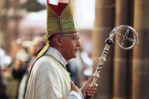 Monseigneur Luc Ravel pendant une cérémonie à la cathédrale de Strasbourg