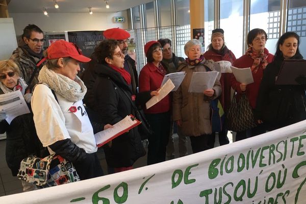 Les pisseurs involontaires du Puy-de-Dôme ont mené une action lors du Festival international du court métrage de Clermont-Ferrand, vendredi 7 février.