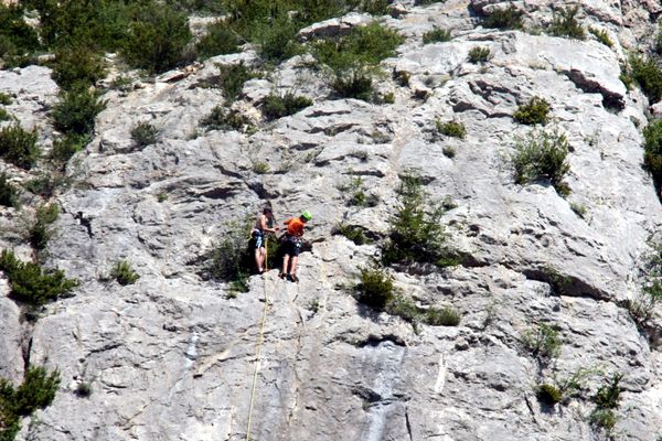 Les falaises d'Orpierre sont une destination appréciée des grimpeurs.