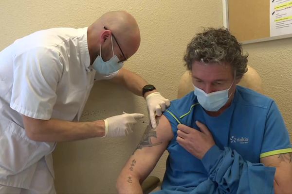 Actuellement, 144 personnes sont vaccinées tous les jours à l'hôpital Robert Picqué de Villenave-d'Ornon.