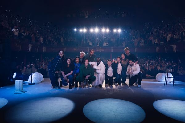 Des humoristes en communion avec le public au Théâtre Sébastopol lors d'un des galas du festival Lillarious.