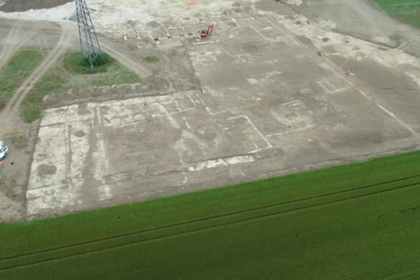 Sur le chantier d'un site de stockage d'électricité, les vestiges d'une vaste villa romaine ont été découverts par des archéologues.