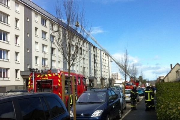 Des sapeurs-pompiers en cours d'intervention à Fécamp. 