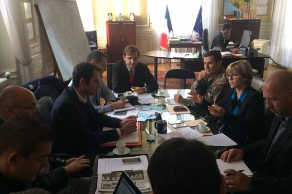 Les membres de l'Etat-Major de sécurité réunis à la préfecture de Poitiers.