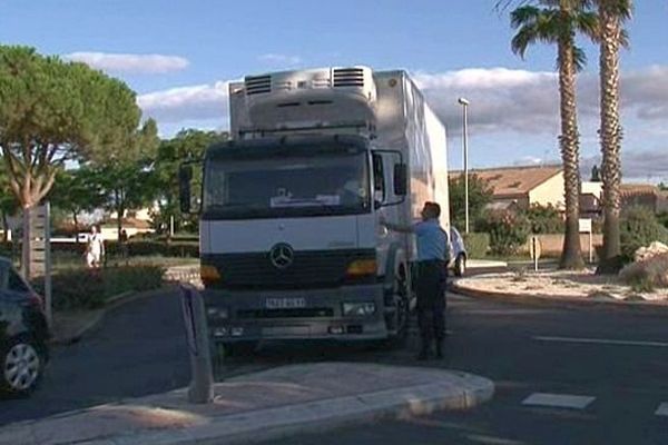 Valras (Hérault) - les gendarmes contrôlent les camions frigorifiques - 30 juillet 2014