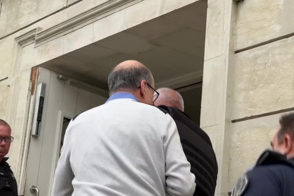 Lionel Agullo à son entrée aux Assises de Périgueux ce 19 novembre