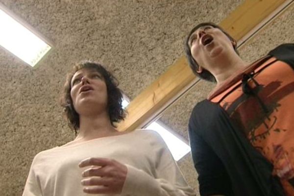 Huit étudiants formés à devenir professeurs de chant