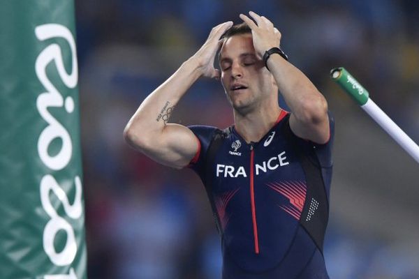 Renaud Lavillenie, déçu et amer, après son échec pour conserver son titre olympique à Rio.