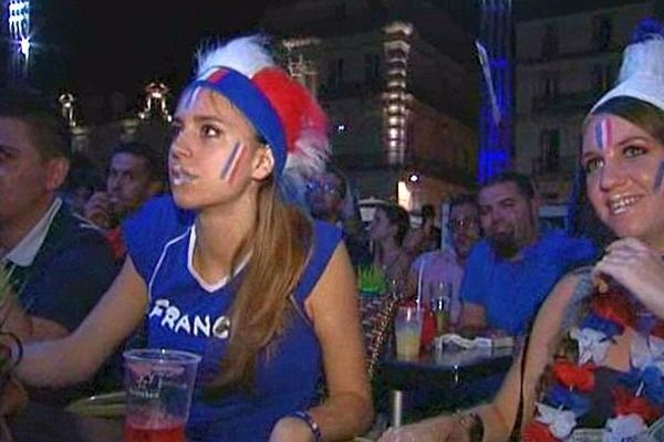 Montpellier - les supporters des Bleus motivés durant Equateur-France - 25 juin 2014.