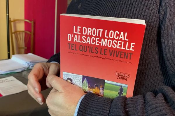 "Le droit local d'Alsace-Moselle" est un livre écrit sous la direction de Bernard Zahra, professeur de droit.