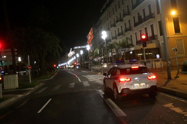 A Nice, un couvre-feu préfectoral s'applique à partir de 21h30. Il est abaissé à 20 heures dans certains quartiers.