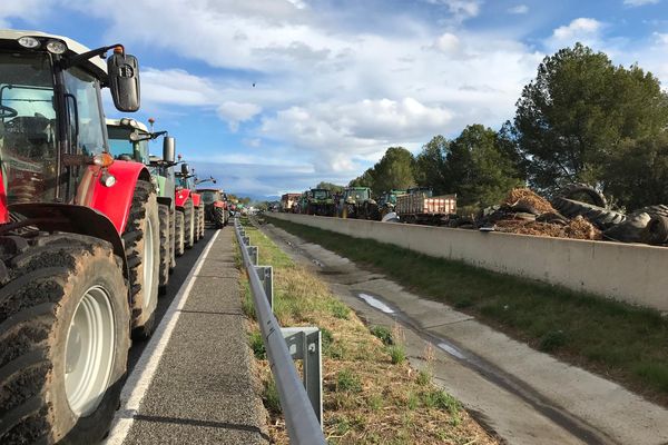 Catalogne - les agriculteurs espagnols bloquent l'accès à l'AP7 à hauteur de Figueres - 27 février 2024.