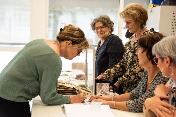 Un bureau de vote lors des élections européennes du dimanche 10 juin 2024