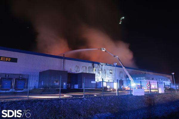 Deux jours après l'incendie de Bolloré Logistics, des habitants de Grand-Couronne se sont inquiétés de bruits d'explosion.