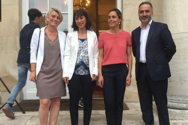 4 des six candidat LREM en tête dans le Loiret devant la préfecture.
(Stéphanie Rist - Jihan Chelly - Caroline Janvier - Daniel Simmonet) 